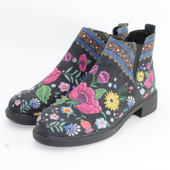 Yes we vibe Shoes - Yes we vibe Boots. 8.5W